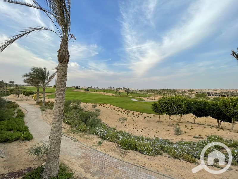 land villa for sale in new giza compound golf view land 750 sqm - Vue 6