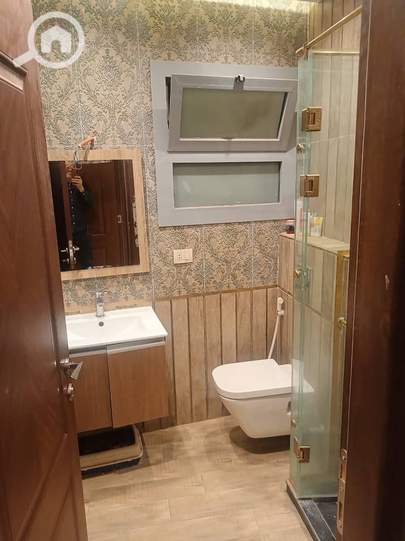 Ground-floor apartment with a private garden, finished to an excellent super-luxury standard. - Més