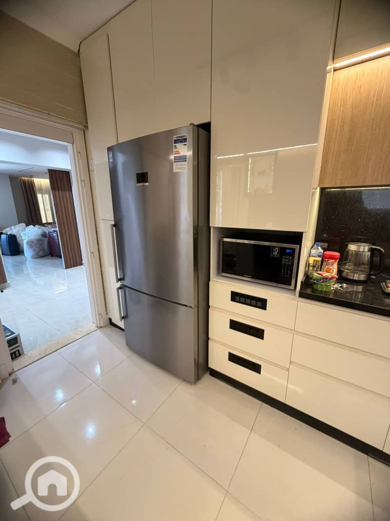 For sale in the best and latest stages of Al-Rehab in the new phase seven, an apartment of 211 m. - Pogled 2