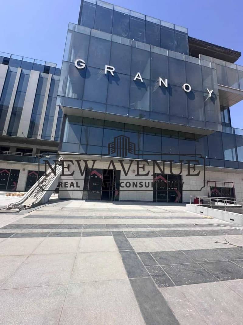 Shop for rent in Granoy Mall directly on North 90th Street - Widok 2