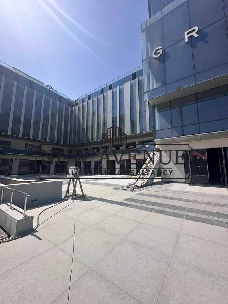 Shop for rent in Granoy Mall directly on North 90th Street - Widok 4