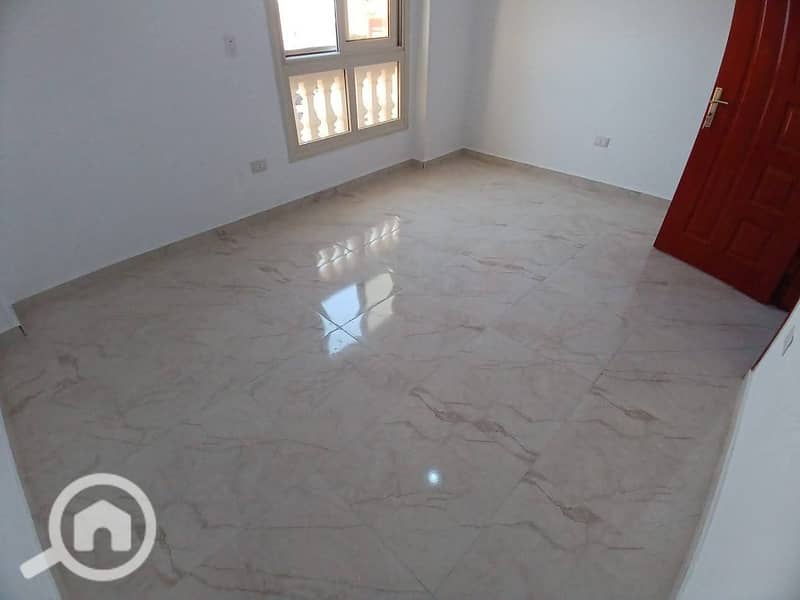 Apartment for rent in Jardina Heights, overlooking Jamal Abdel Nasser Axis, second front floor, super luxury finishing at a bargain price. – pohled 3