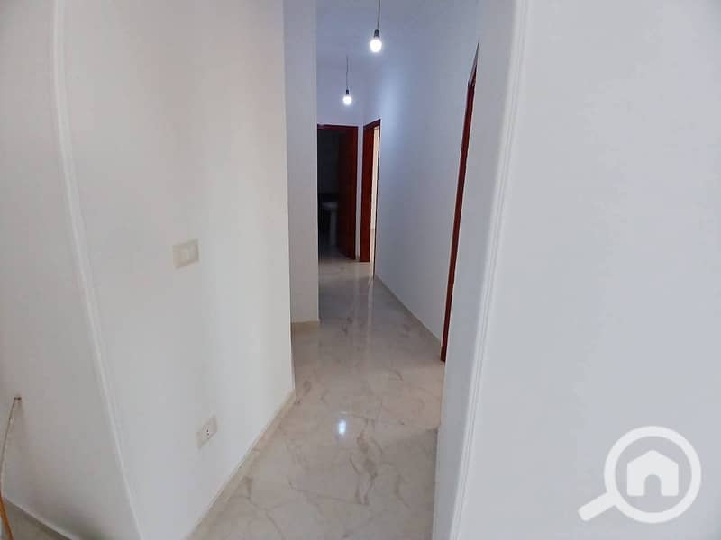 Apartment for rent in Jardina Heights, overlooking Jamal Abdel Nasser Axis, second front floor, super luxury finishing at a bargain price. – pohled 4
