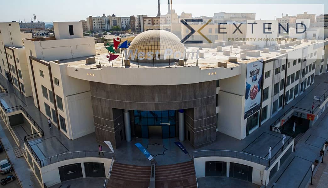 At a competitive price and with a distinctive facade, a shop for rent in the heart of 6 October on the central axis, suitable for various activities and a daily traffic density of customers inside a shopping mall. – pohled 6