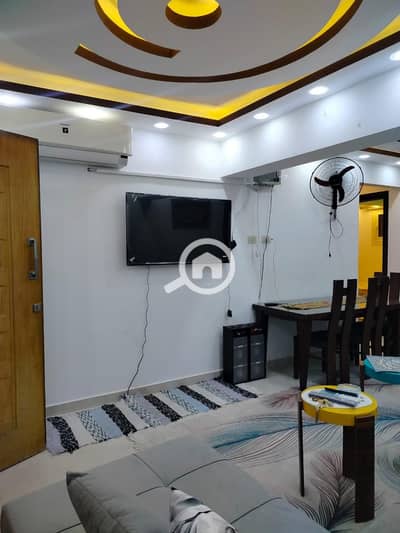 3 Bedroom Villa for Rent in Maamoura, Alexandria - شقة فندقية مكيفة بحديقة خاصة ومطبخ أمريكي - موقع مميز