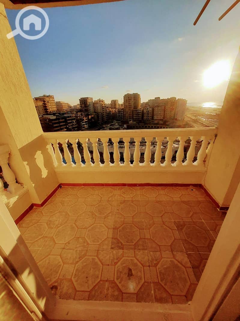 Penthouse apartment directly on the beach for sale in Al-Ajami, Al-Nakheel Beach, luxurious finishing, and the price will be reduced. – pohled 6
