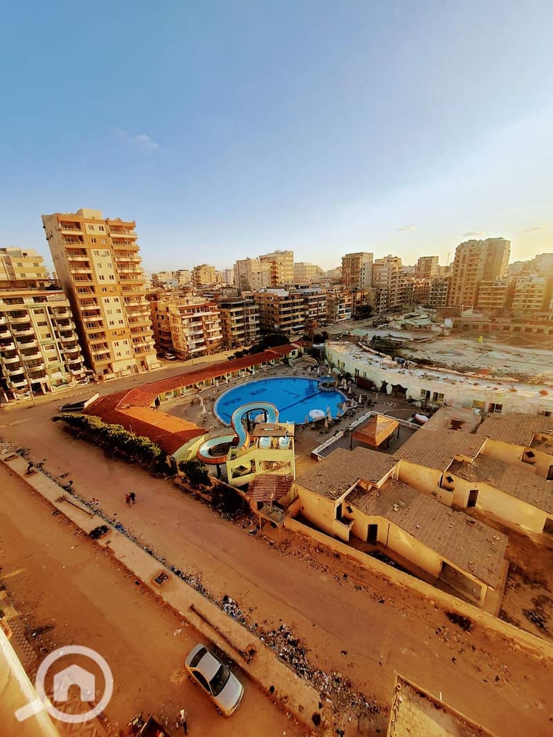 Penthouse apartment directly on the beach for sale in Al-Ajami, Al-Nakheel Beach, luxurious finishing, and the price will be reduced. – další