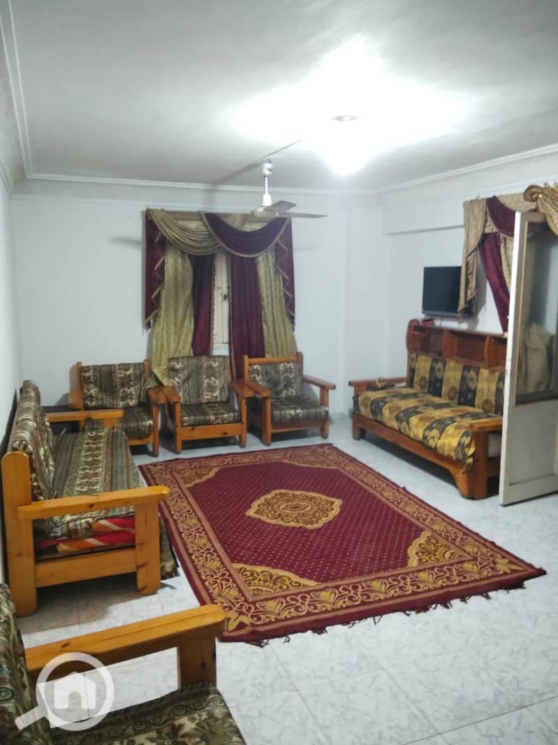 Furnished apartment with air conditioning for annual rent suitable for a family, newlyweds, or a company. 2 bedrooms, 2-piece reception, kitchen, bathroom, 4th floor. All facilities available: water, electricity, and elevator. Located in Alexandria, Al Agami, kilo 21, at Al Nakheel beach in a very distinguished location. – pohled 2