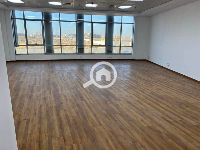 Ready to move Office in skywalk, Directly on 26th of July Corridor – pohled 2