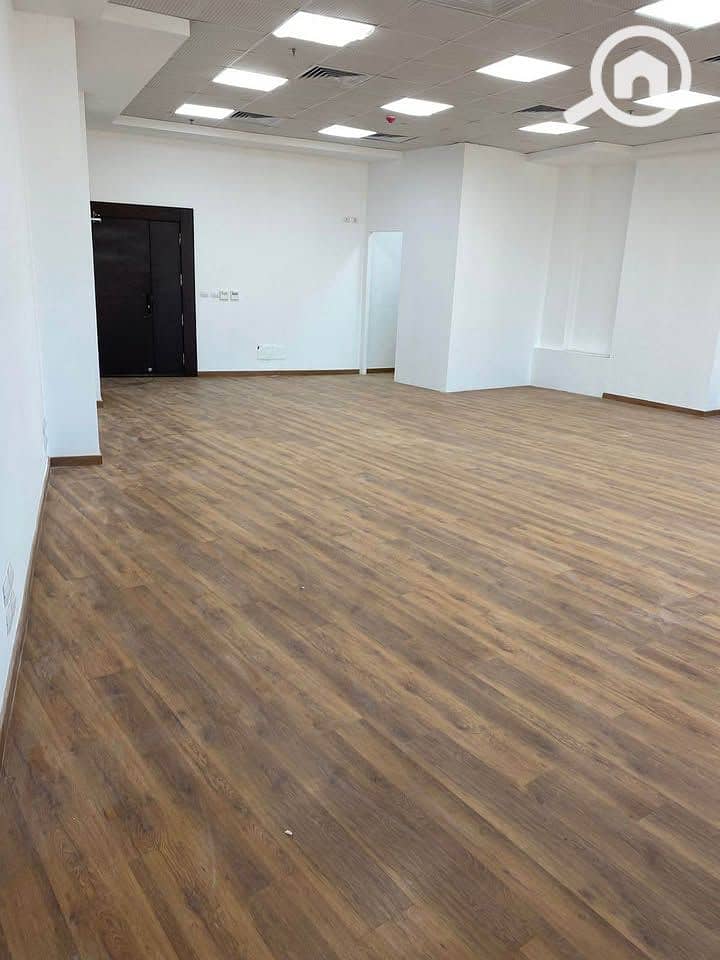 Ready to move Office in skywalk, Directly on 26th of July Corridor – pohled 3