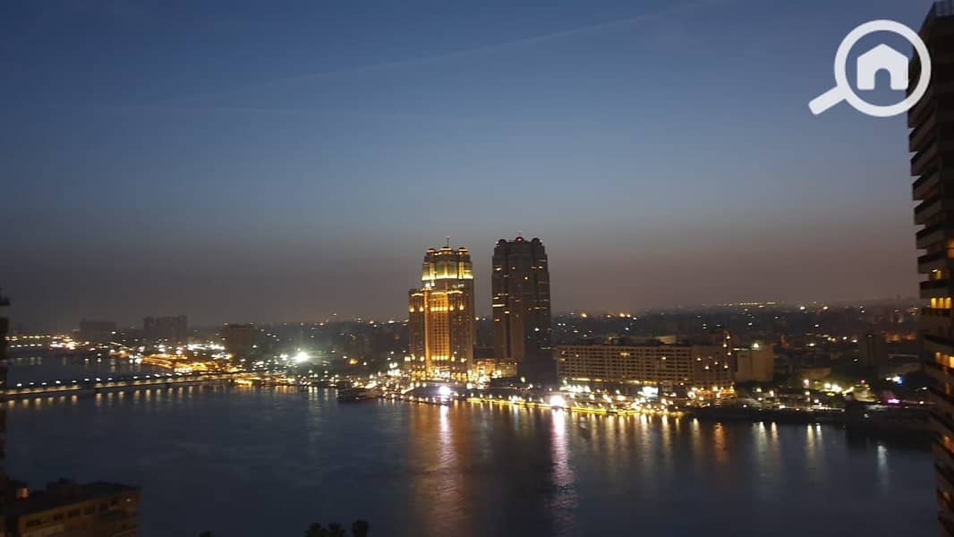 Amazing apartment for rent with a panoramic view directly on the Nile, featuring a highly distinctive finishing and location. - Widok 2