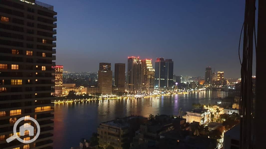 Amazing apartment for rent with a panoramic view directly on the Nile, featuring a highly distinctive finishing and location. - Widok 4
