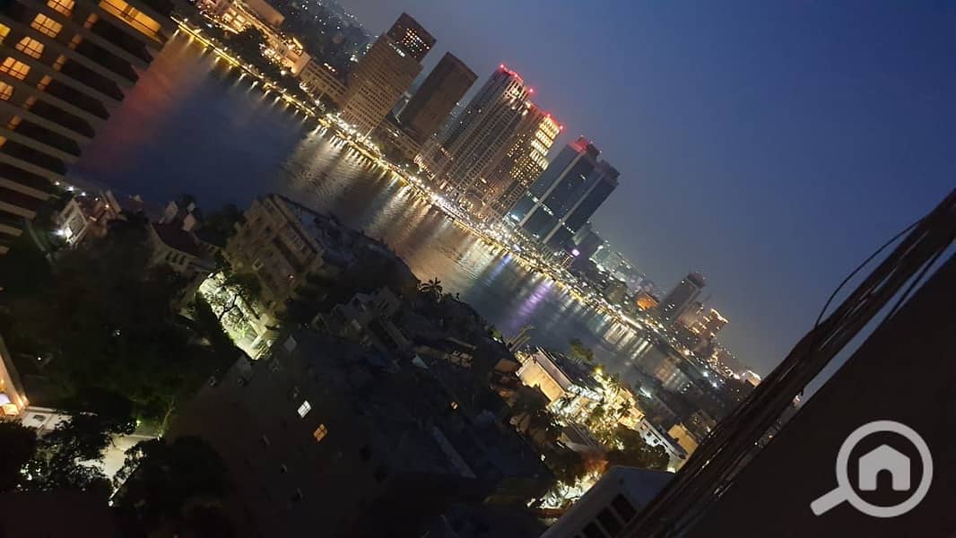Amazing apartment for rent with a panoramic view directly on the Nile, featuring a highly distinctive finishing and location. - Widok 5