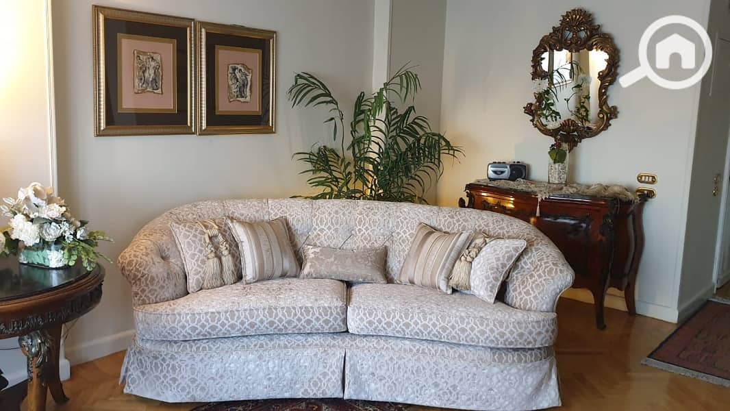 Amazing apartment for rent with a panoramic view directly on the Nile, featuring a highly distinctive finishing and location. - Więcej