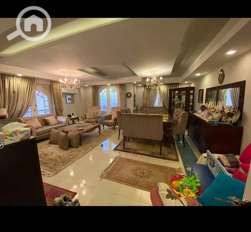 A distinctive apartment for sale with a view of a garden and exceptional finishing at an attractive price for serious buyers. – pohled 3