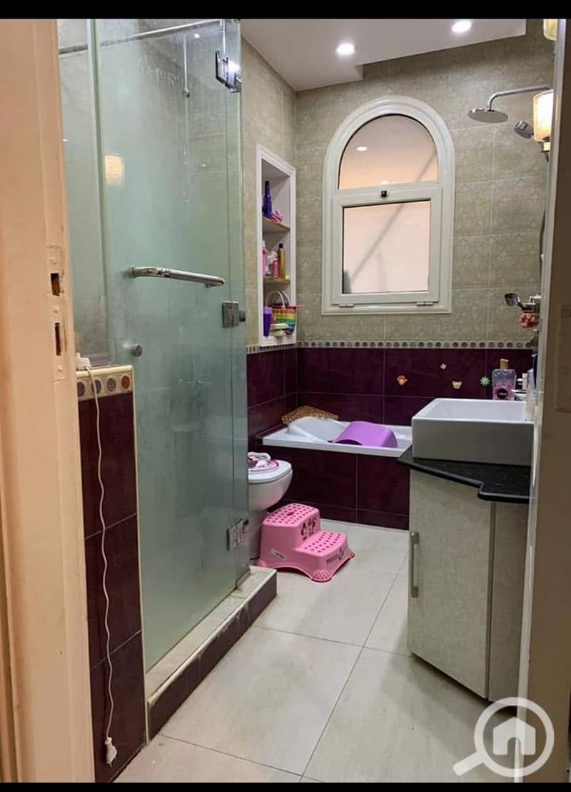 A distinctive apartment for sale with a view of a garden and exceptional finishing at an attractive price for serious buyers. – pohled 5