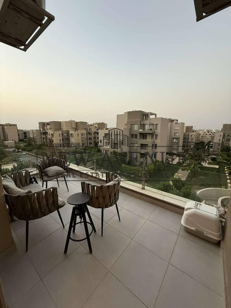 Duplex fully finished with A/C's ready to move prime location in village gate palm hills 5 mins away from auc - View 2