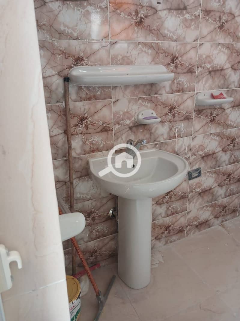 Exclusive: Low-priced two-bedroom apartment with a bathroom in villas, first neighborhood, near Street 90. - Ansicht 6