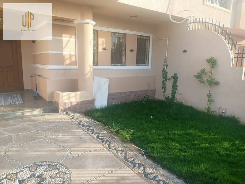 Townhouse compound Hassan Allam Al-Shorouk at a special price with a built area of 360 square meters, featuring two gardens (front and back) with a total area of 160 square meters, ultra super lux. - Widok 3
