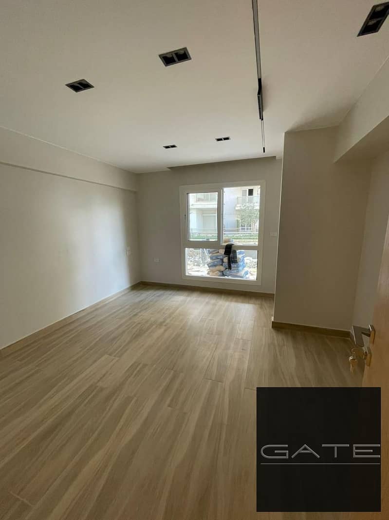 Ground floor apartment finished for sale in Mountain View iCity October - at the best price - Widok 2