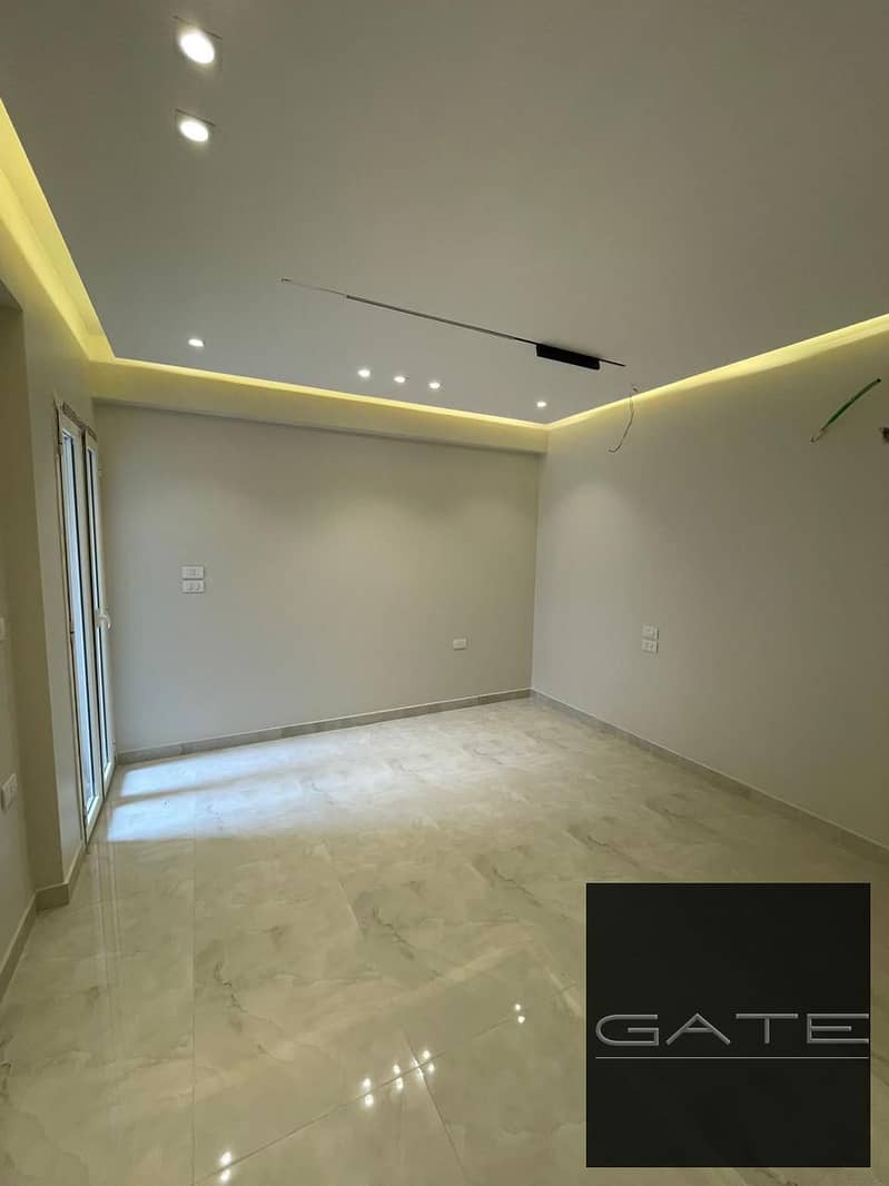 Ground floor apartment finished for sale in Mountain View iCity October - at the best price - Więcej