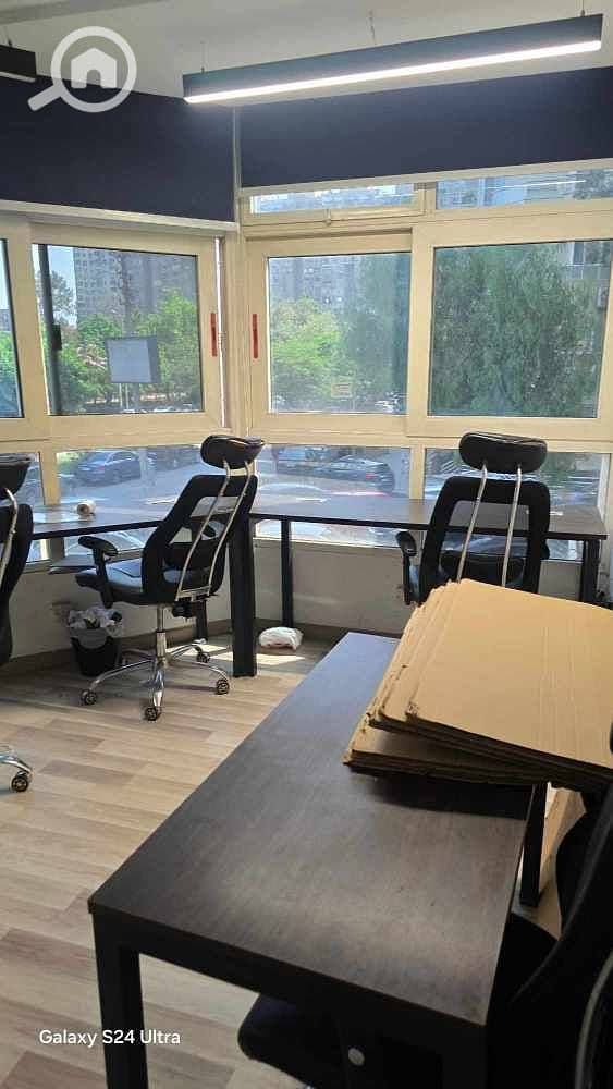 Administrative headquarters for rent, 700 meters, luxurious finishing, central air conditioning, prime location with a view of the ميرلاند park, divisible. – pohled 4
