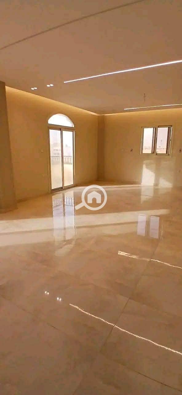 Step into luxury with this brand-new, never-lived-in 220 sqm apartment, ideally located in El Banafseg 11 – Piece 82, just one minute away from Waterway 1 and surrounded by some of New Cairo’s most prestigious communities.  Be the first tenant to experie - Aanzicht 3
