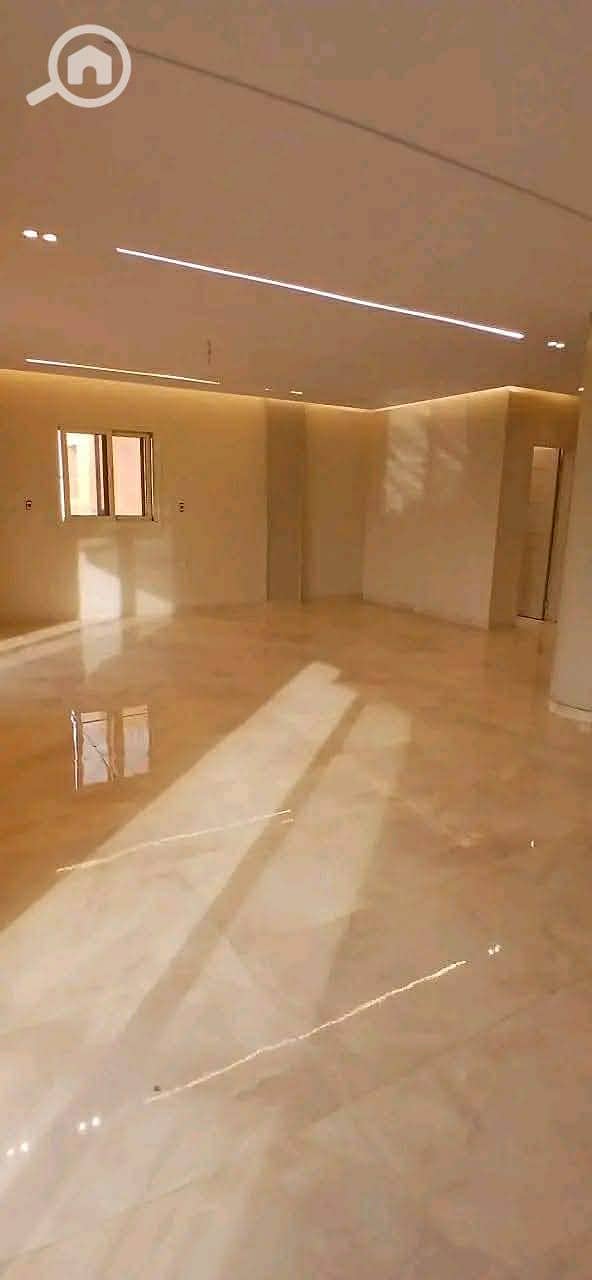 Step into luxury with this brand-new, never-lived-in 220 sqm apartment, ideally located in El Banafseg 11 – Piece 82, just one minute away from Waterway 1 and surrounded by some of New Cairo’s most prestigious communities.  Be the first tenant to experie - Aanzicht 2