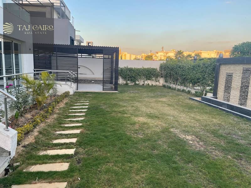 Luxury villa with the best view for sale in Al-Qoronfol Heights compound. - Widok 5