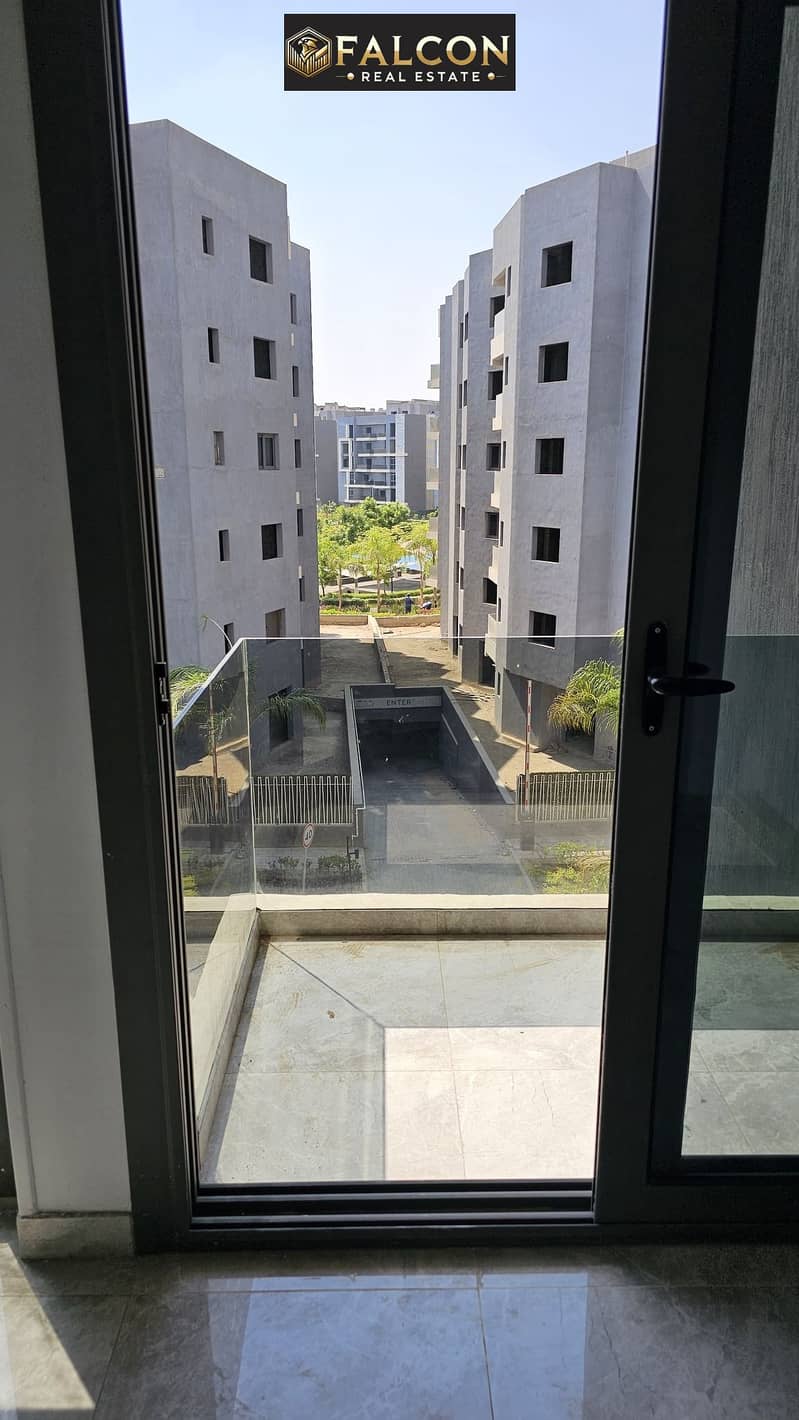 Ground apartment with landscape view, prime location in October, mins from Mall of Arabia, 8-year installments. - Mehr