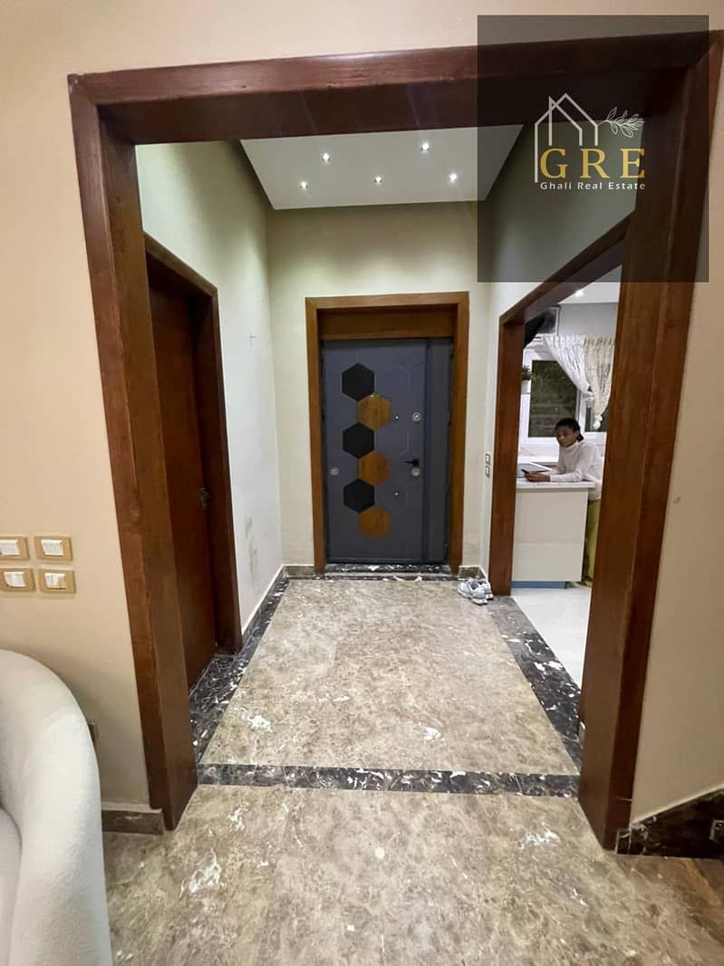 A special opportunity to buy a 280m townhouse inside the Zayed Dunes compound with ultra super lux finishing including the kitchen, air conditioning, and dressing in a prestigious and distinctive location. - Mehr