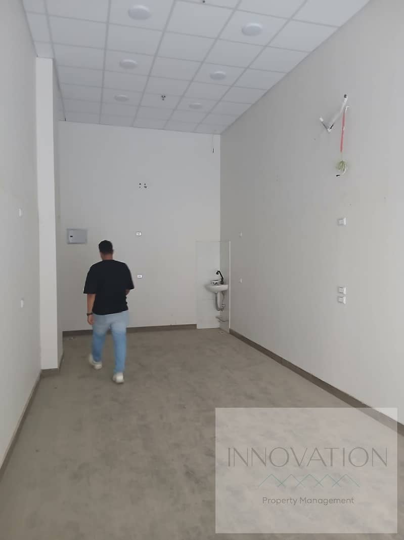 Commercial space for rent 45 sqm + 30 sqm Out Area in a mall (3rd settlement) Prime location – pohled 6