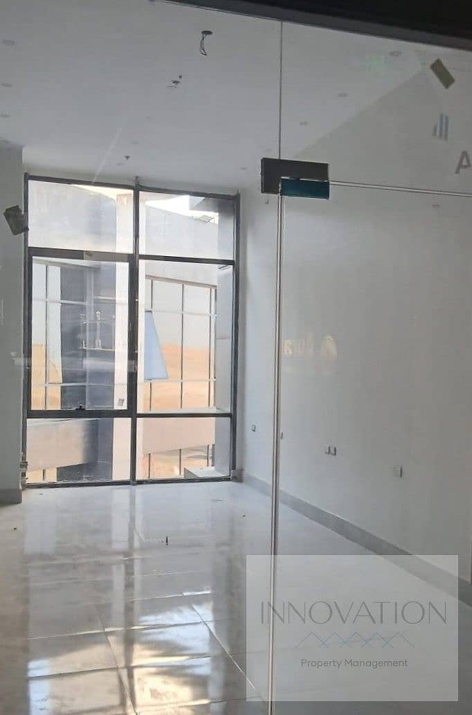 Commercial space 45 sqm for rent in a mall (3rd settlement) Prime location - Mehr