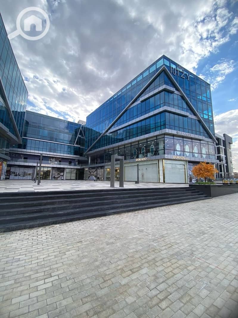 Office for rent, 63 sqm, in Ritzy Mall, Sheikh Zayed City (Al-Shabab Street); finished and equipped with air conditioning. - Widok 3