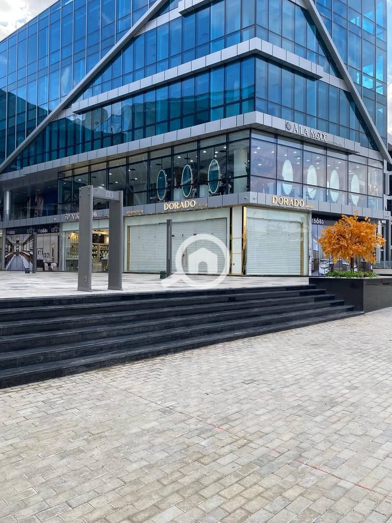 Office for rent, 63 sqm, in Ritzy Mall, Sheikh Zayed City (Al-Shabab Street); finished and equipped with air conditioning. - Więcej