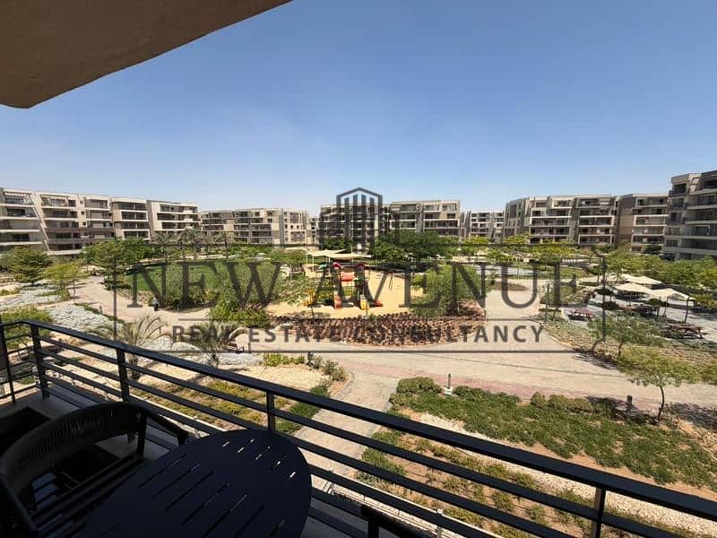 For Sale Super Ultra Finishing Apartment with ACs Ready to Move Prime Location with Greenery View in Palm Hills New Cairo - Widok 2