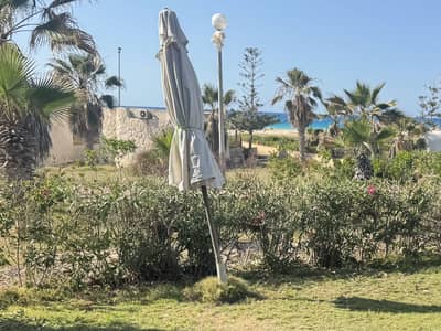 2 Bedroom Chalet for Rent in North Coast, Matruh - شاليه أرضي صف أول على البحر في مراقيا | حديقة خاصة مكيفة بالكامل 2 Bedroom Chalet for Rent in North Coast, Matruh - شاليه أرضي صف أول على البحر في مراقيا | حديقة خاصة مكيفة بالكامل