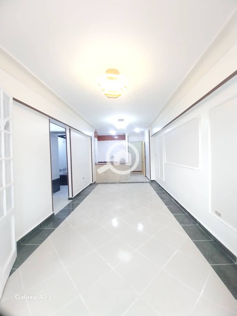 An apartment by the sea in Al-Ajmi, Al-Nakhil beach, suitable for housing and good investment with luxurious finishing. – pohled 4