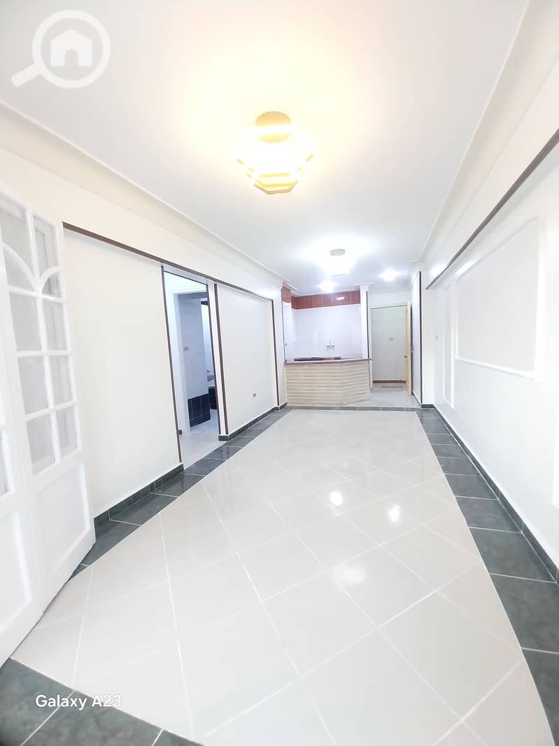 An apartment by the sea in Al-Ajmi, Al-Nakhil beach, suitable for housing and good investment with luxurious finishing. – pohled 5