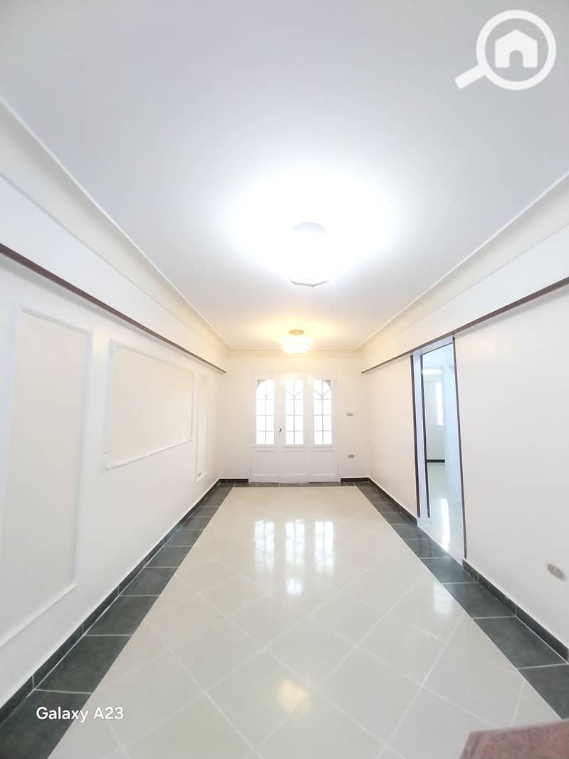 An apartment by the sea in Al-Ajmi, Al-Nakhil beach, suitable for housing and good investment with luxurious finishing. – další