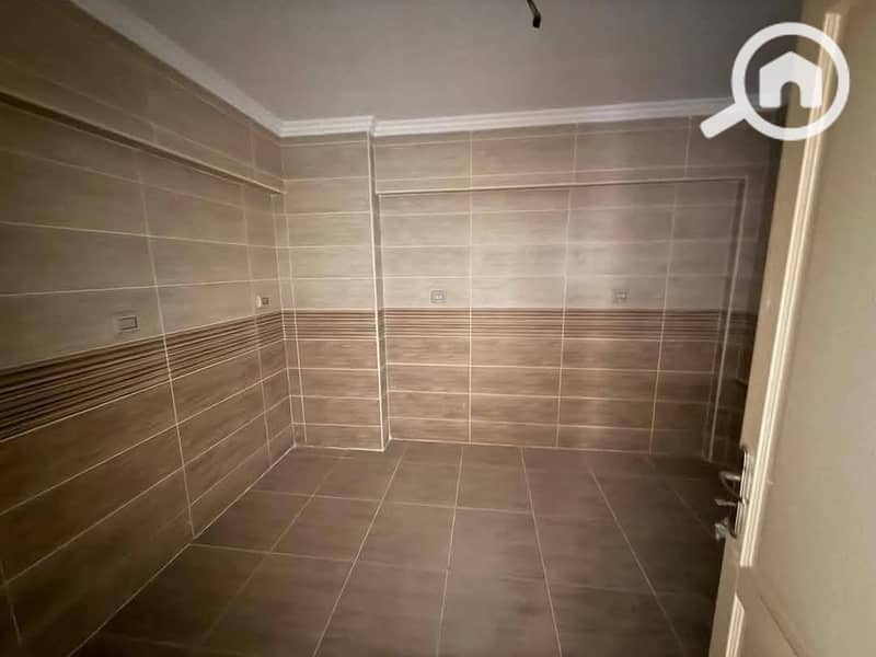 For sale in Al Rehab – Phase 7 – Ground-floor unit with a distinctive private garden 214 m² interior area + 65 m² garden Wide garden view Layout: Spac - Bild 5