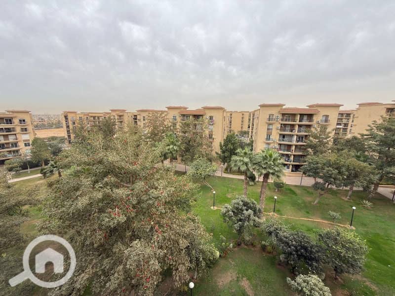 For sale in Al Rehab – Phase 7 – Ground-floor unit with a distinctive private garden 214 m² interior area + 65 m² garden Wide garden view Layout: Spac - Fler