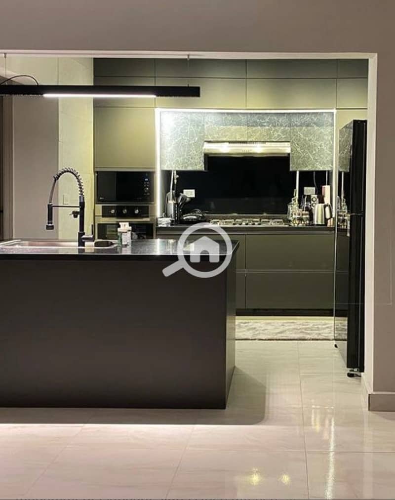 Komond Al-Khomayel, Phase Two, Ground Floor with Garden for Sale, Unfurnished without Appliances, Very Personalized Finishing, Divided into 3 Bedrooms, 2 Bathrooms, and a Dressing Room in the Master, All Overlooking the Heroes Street. The Apartment and Pictures Speak for Themselves. - Bild 6