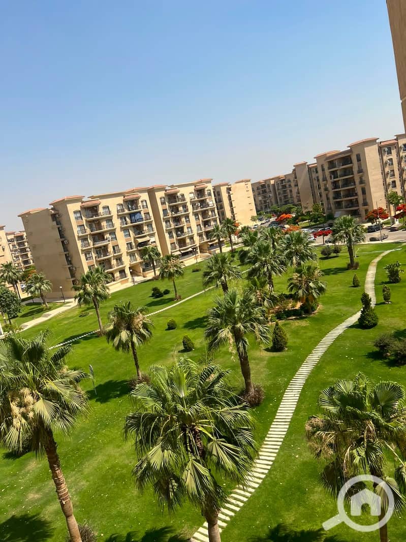 For sale in Al Rehab City, an 131m apartment in the eighth phase next to the Eastern Market with a wide garden view, in a prime location. - Widok 2
