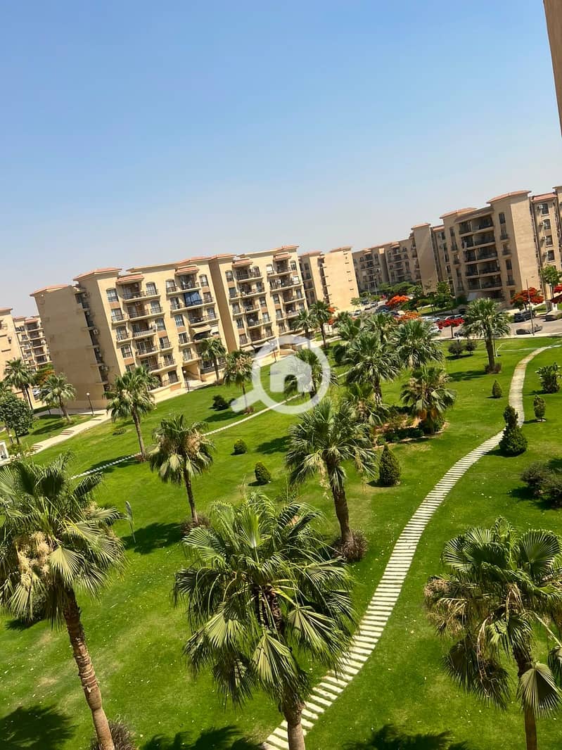 For sale in Al Rehab City, an 131m apartment in the eighth phase next to the Eastern Market with a wide garden view, in a prime location. - Widok 3