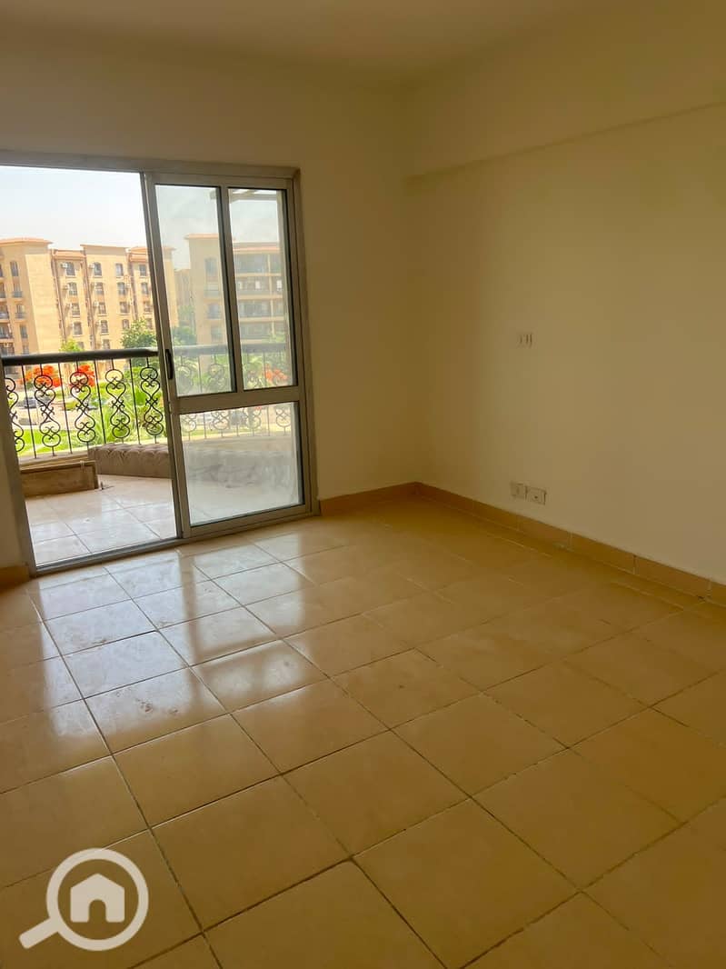 For sale in Al Rehab City, an 131m apartment in the eighth phase next to the Eastern Market with a wide garden view, in a prime location. - Widok 6