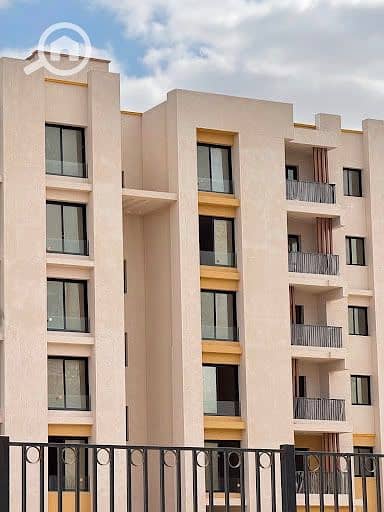 APT with special price for sale cash , fully paid installments , fully finished , RTM in compound Bliss Gate Elsheikh Zayed - Aanzicht 3