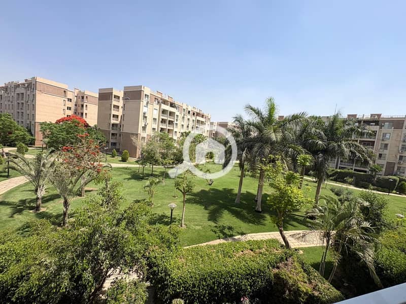Apartment for sale in Madinaty, 96m² in B7, special finishing, ultra super lux, first occupancy, wide garden view – pohled 2