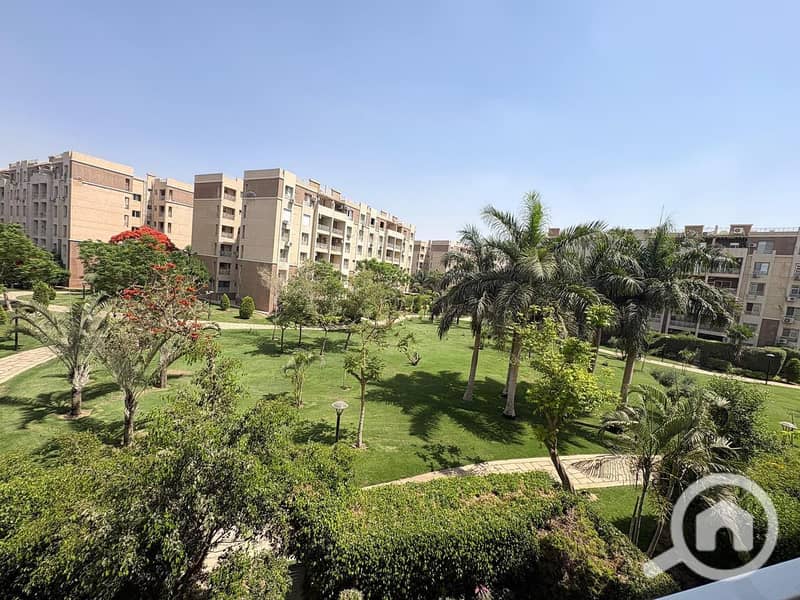 Apartment for sale in Madinaty, 96m² in B7, special finishing, ultra super lux, first occupancy, wide garden view – pohled 6