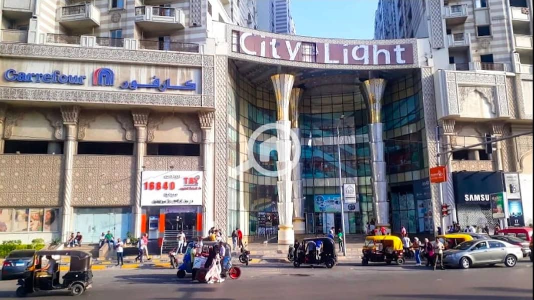 For sale, a super luxury apartment in Carrefour City Light Towers in Sayouf, Mustafa Kamel Street, with full utilities and licensed at an attractive price. - Widok 2